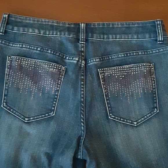 Chico's  Platinum  Denim Women.  Siz 1 - Picture 4 of 8